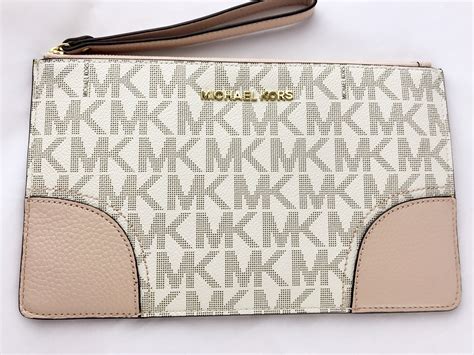 michael kors vanilla wallet.